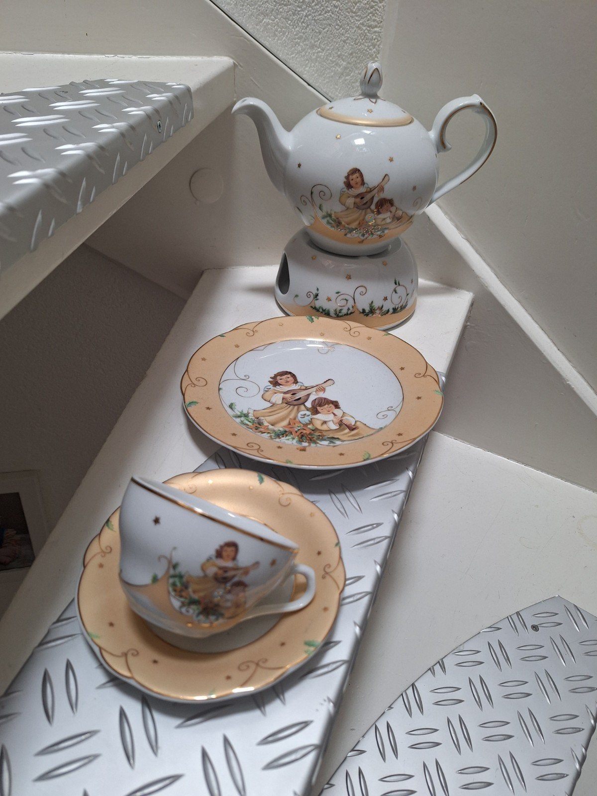 Goebel Germany Kerstservies: Theepot, Kop & Schotel, Bordje, Ophalen of Verzenden, Zo goed als nieuw, Overige stijlen, Kop(pen) en/of Schotel(s)