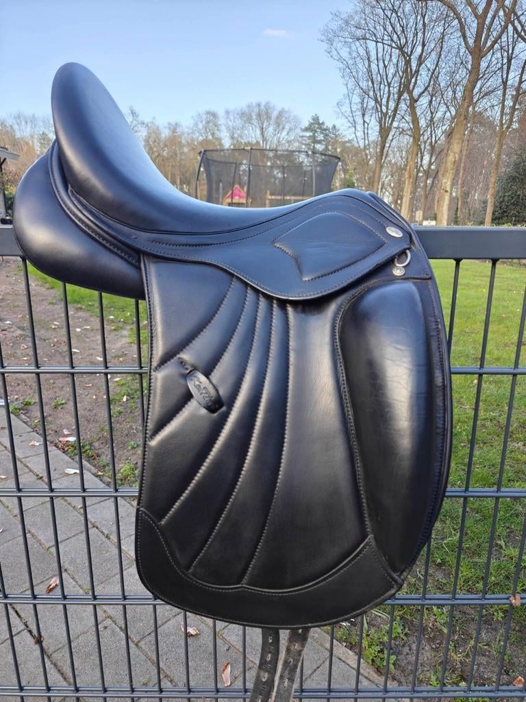 Kentaur Ithaka 17 inch dressuurzadel, Dieren en Toebehoren, Ophalen of Verzenden, Zo goed als nieuw, Springen