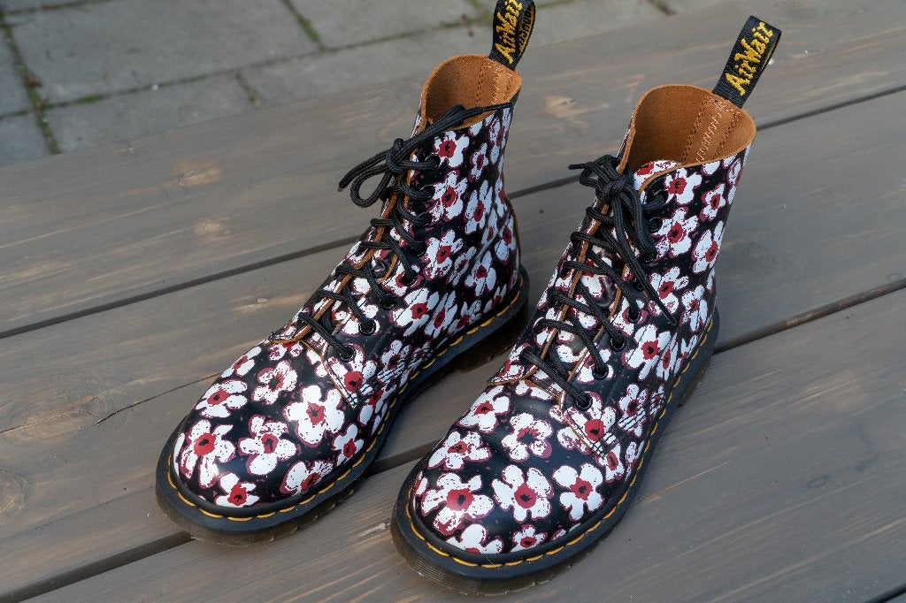 Dr. Martens, zwart met bloemen, maat 39, Zwart, Lage of Enkellaarzen, Ophalen of Verzenden, Dr. Martens