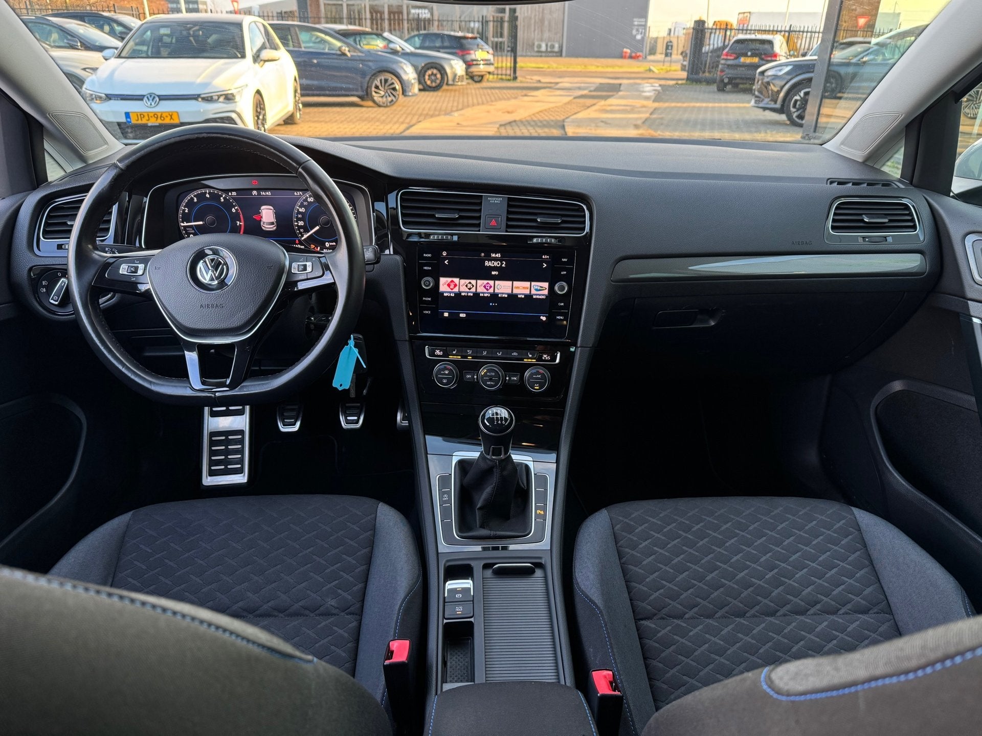 Volkswagen Golf 1.0 TSI Join * Virtual Cockpit * Navigatie *, Stof, Zwart, Met garantie (alle), Wit