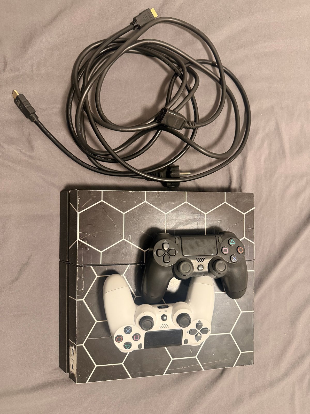 PS4 met 2 controllers en alle kabels, Ophalen, Gebruikt, Met 2 controllers