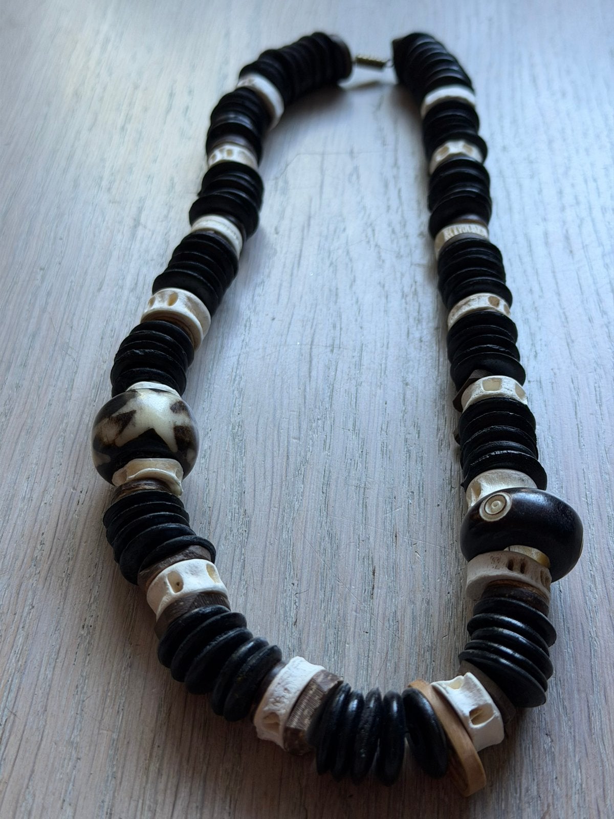 Etnische benen kralen ketting, Sieraden, Tassen en Uiterlijk, Verzenden, Zo goed als nieuw, Overige materialen
