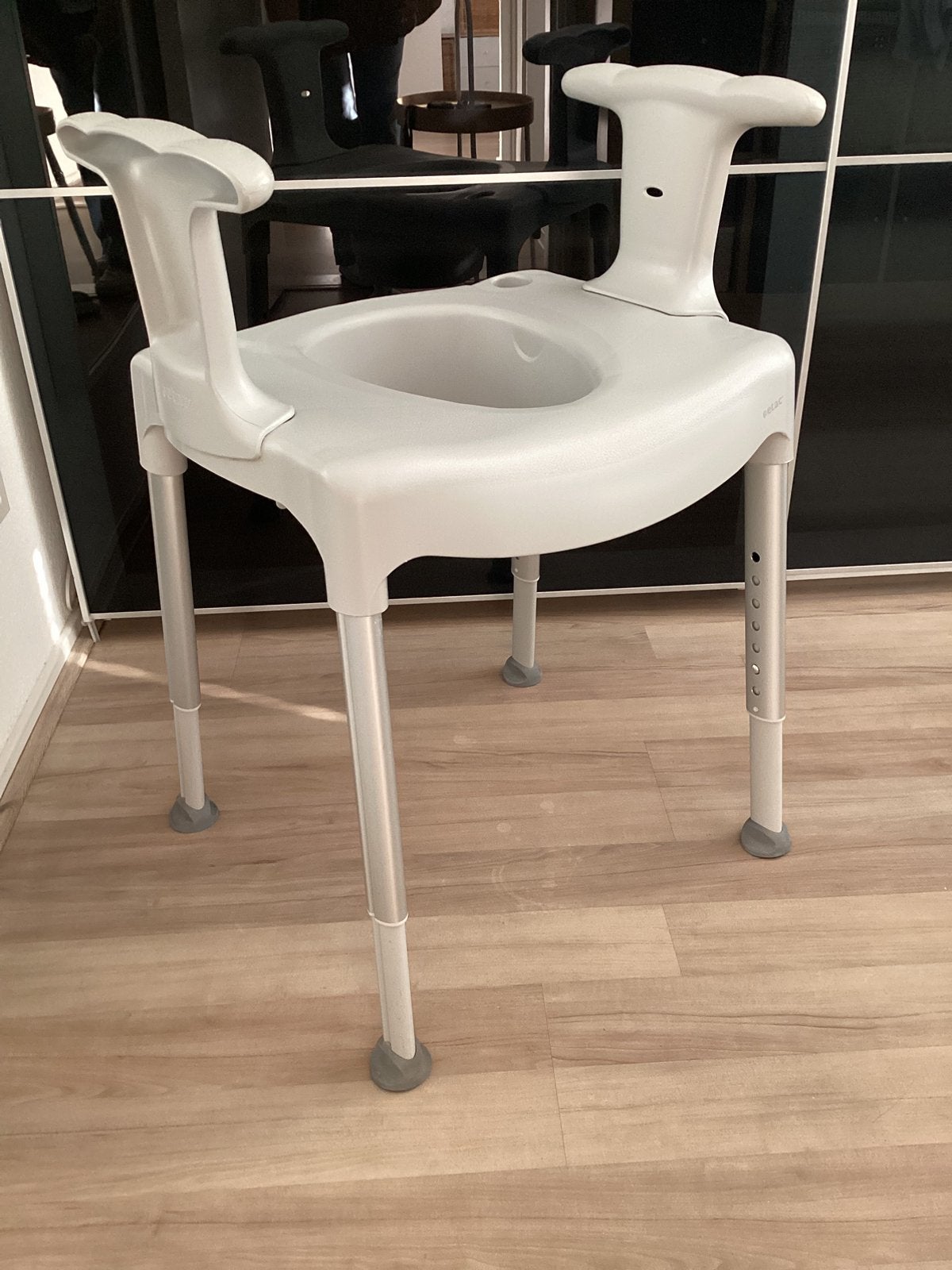 Zgan Etac Swift toiletverhoger/douchestoel, Diversen, Verpleegmiddelen, Ophalen, Zo goed als nieuw