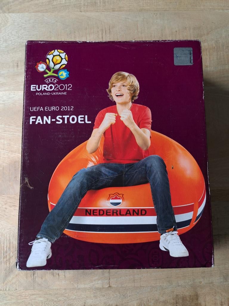UEFA EURO 2012 Oranje opblaasbare Fan-Stoel, Verzamelen, UEFA, Overige typen, Ophalen of Verzenden, Zo goed als nieuw