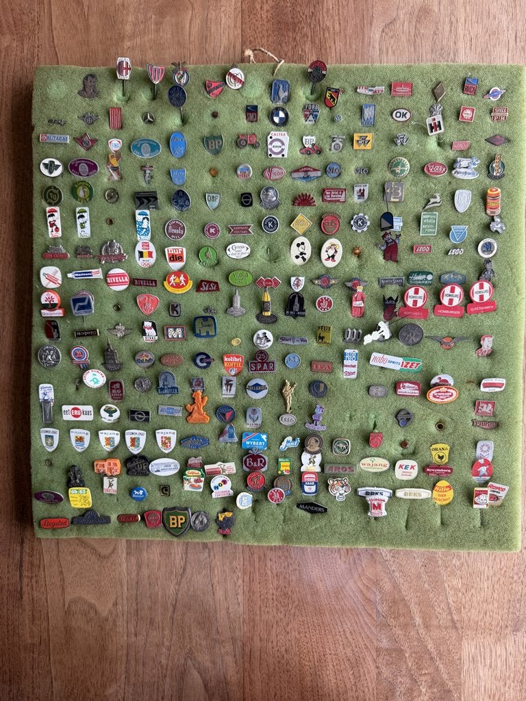 vintage speldjes uit jaren 60 Automerken voetbalclubs enz., Verzenden, Gebruikt, Overige onderwerpen, Speldje of Pin