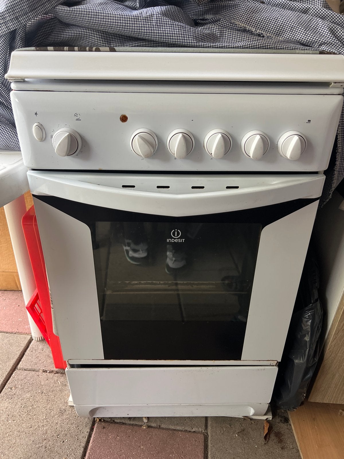 Indesit Vrijstaand Fornuis met Ovenplaten, Ophalen, Gebruikt, Hete lucht, 4 kookzones
