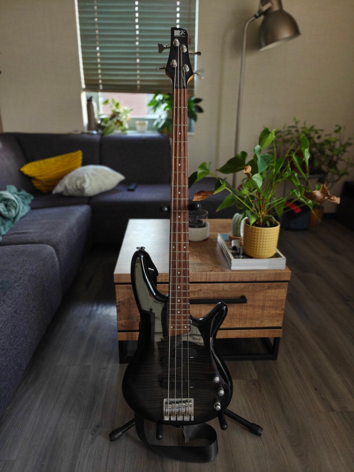 Ibanez Basgitaar SR300FM met Ibanez SW20 versterker en hoes, Ophalen, Gebruikt, Elektrisch