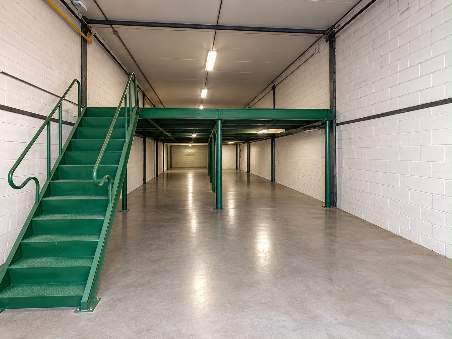 Gebruikte magazijnvloer/entresolvloer/, circa 300m2, Ophalen of Verzenden