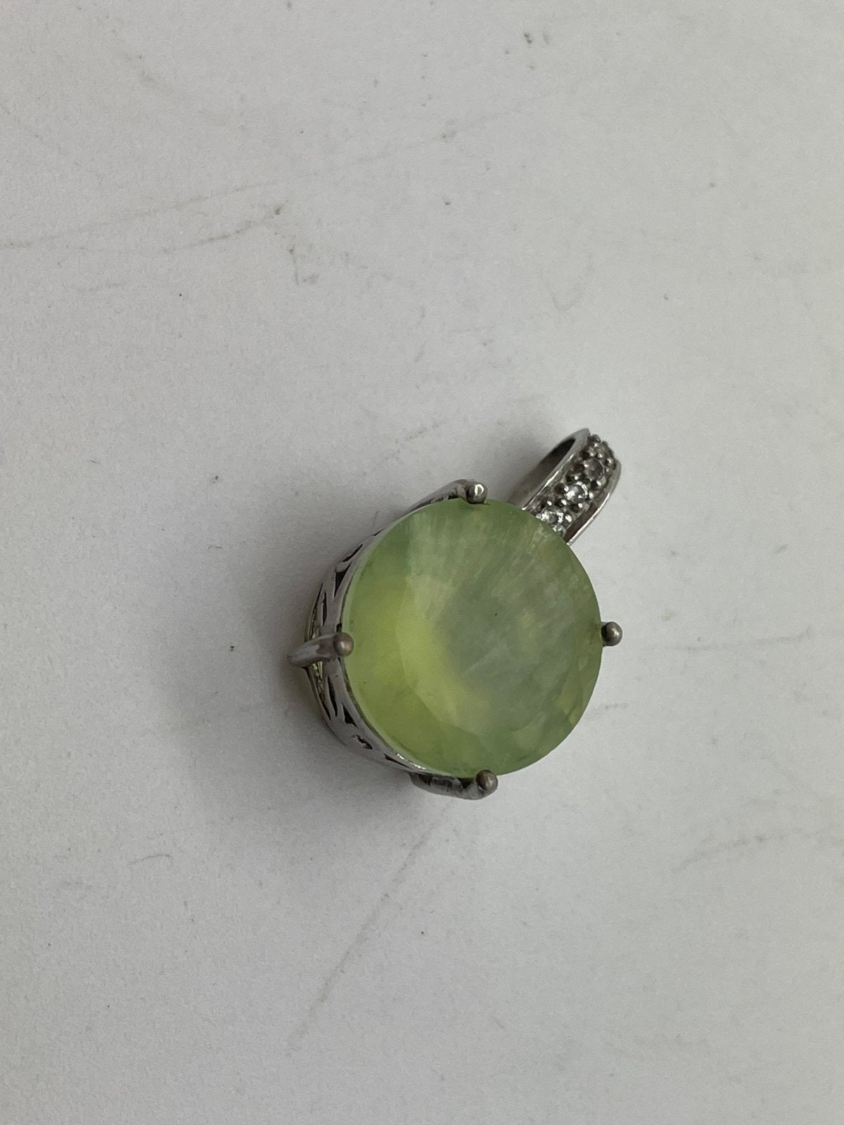 F142 Prachtige zilveren hanger limegroene steen, Sieraden, Tassen en Uiterlijk, Kettinghangers, Overige voorstellingen, Ophalen of Verzenden