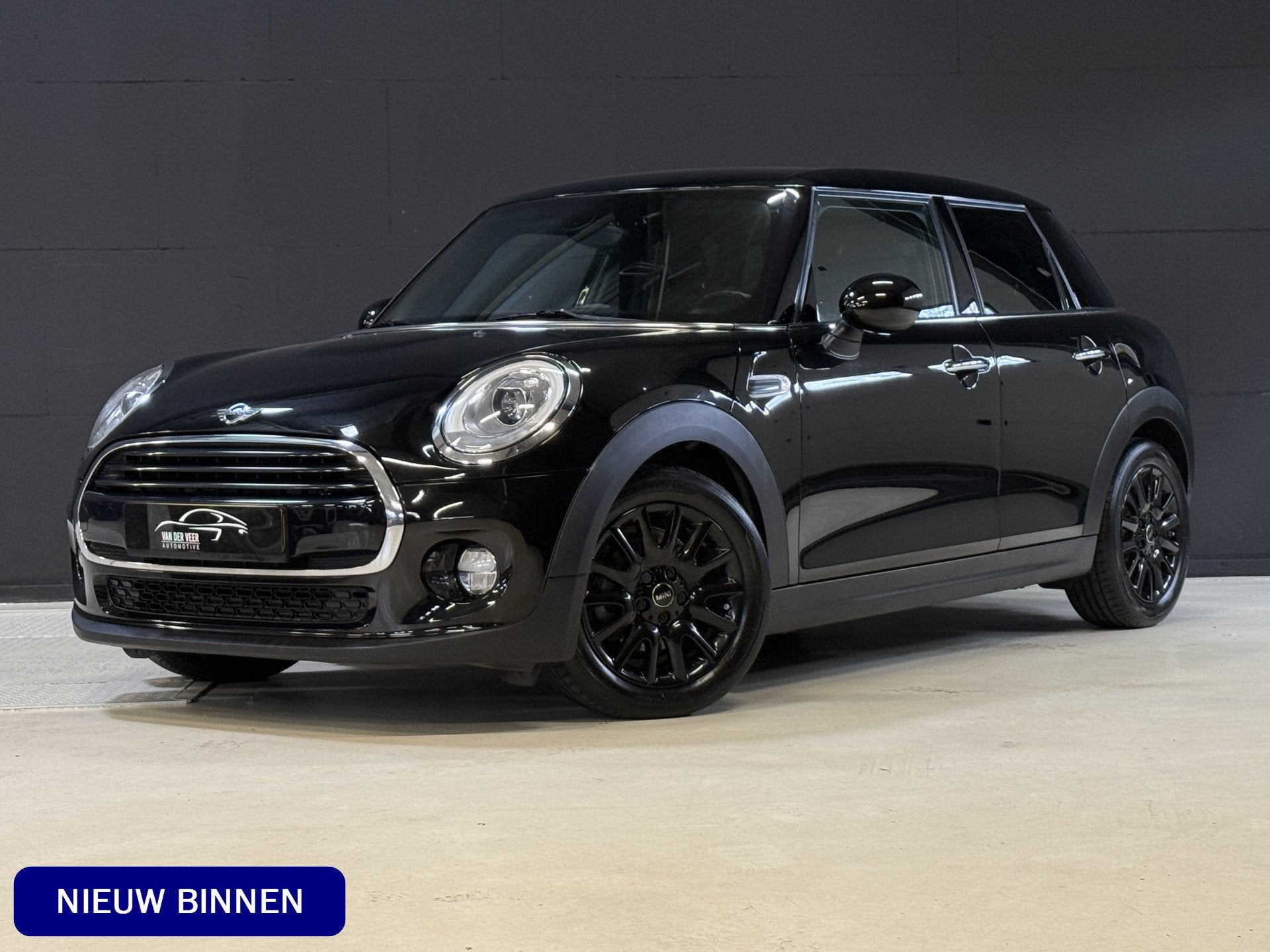 MINI 5-deurs 1.5 Cooper Chili Serious Business | Stoelverwar, Auto's, 136 pk, Gebruikt, Leder en Stof, Bedrijf