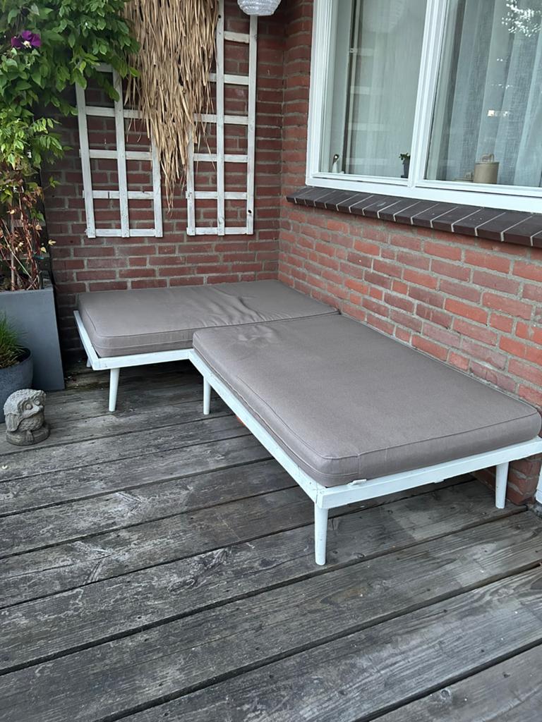 Twee houten palletbankjes met zitkussens, Ophalen, Zo goed als nieuw, Hout