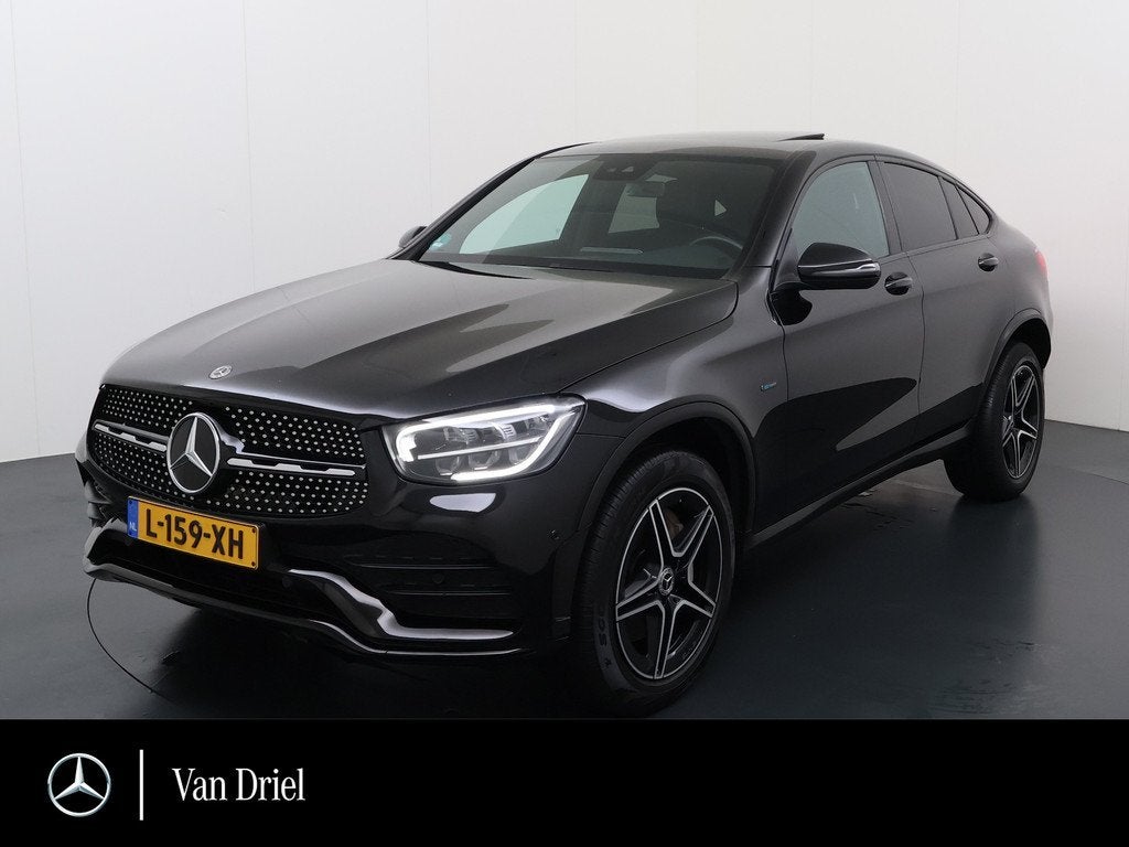 Mercedes-Benz GLC Coupé 300 e 4MATIC AMG line | Schuifdak B, Auto's, Automaat, 4 cilinders, 320 pk, Plug-in hybride