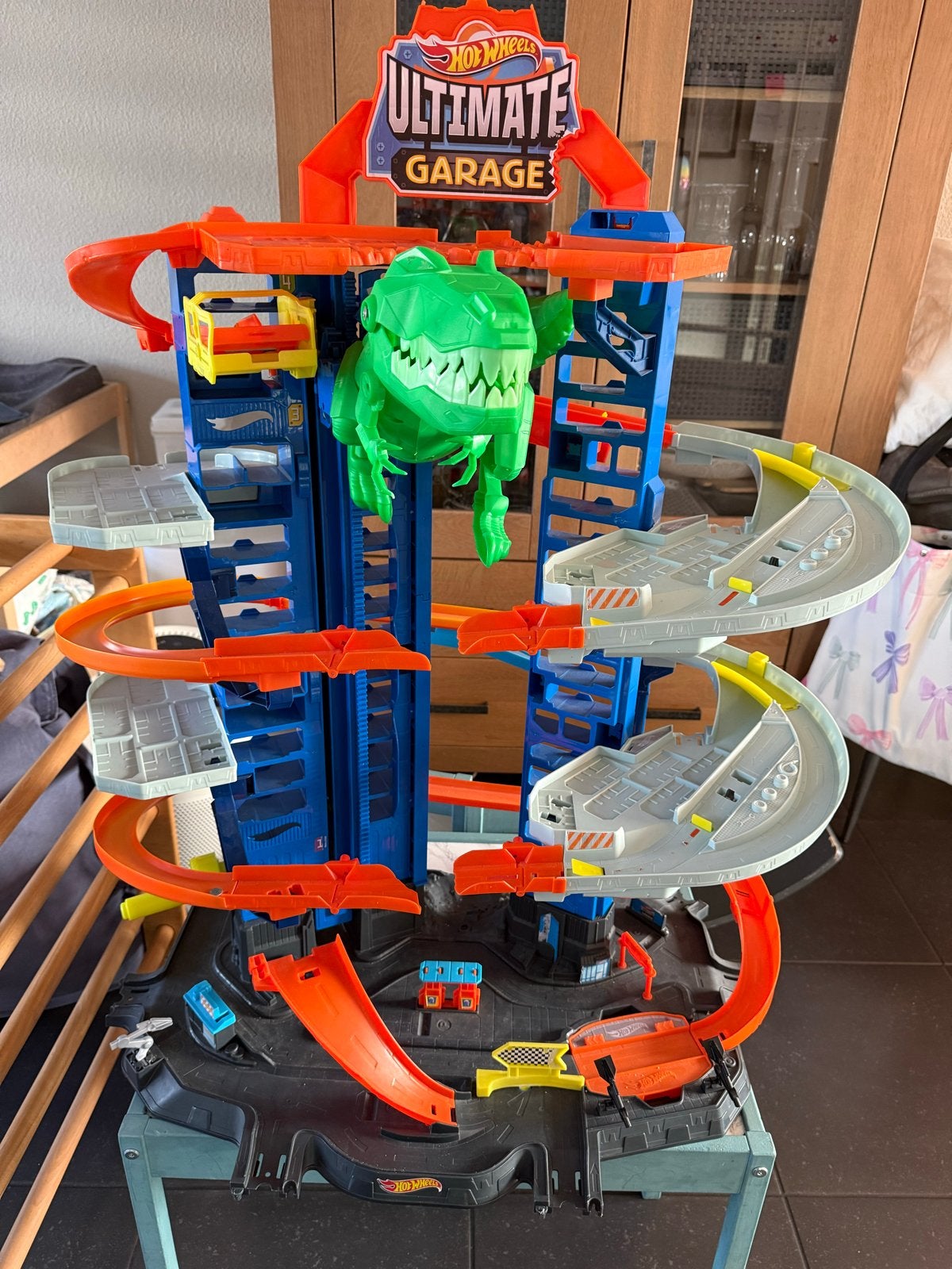 Hot Wheels Ultimate City Garage met Dino, Ophalen, Gebruikt