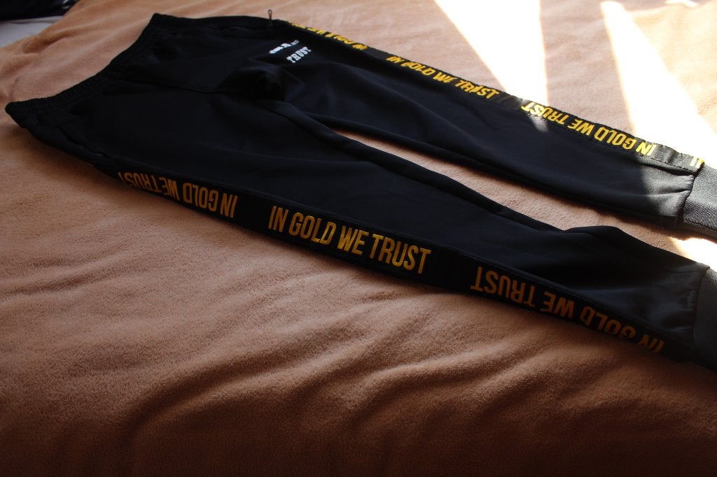 In Gold We Trust Joggingbroek Zwart, Broek, Verzenden, Zo goed als nieuw, In Gold We Trust