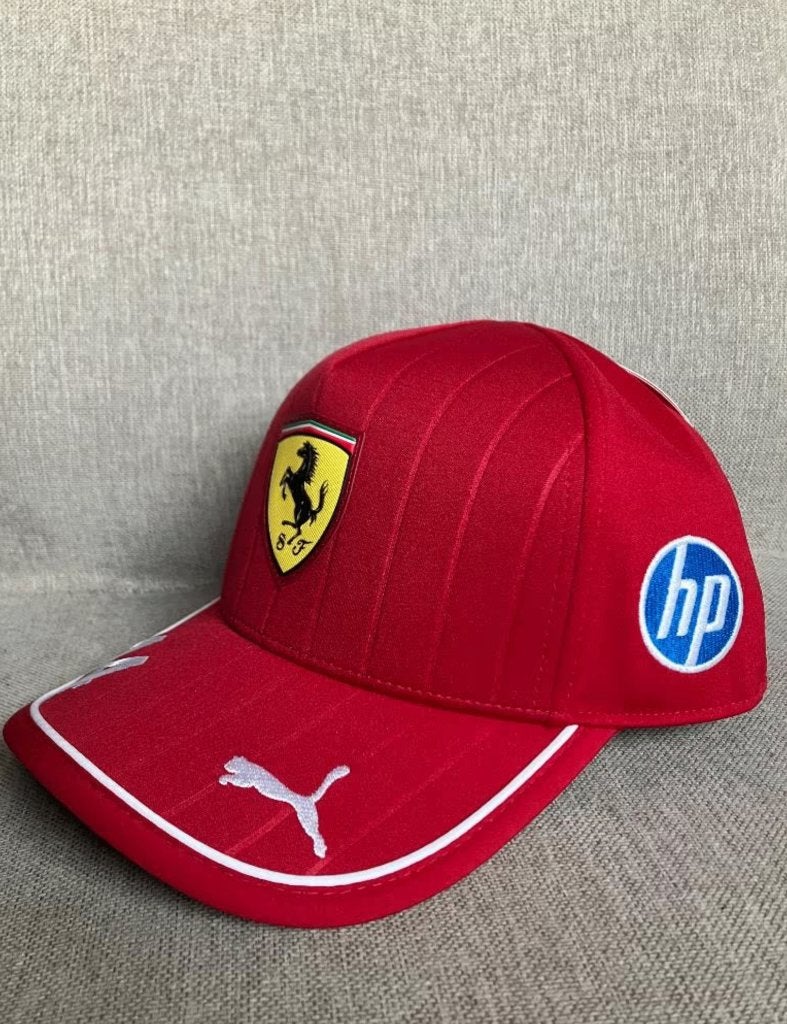 ✅ Lewis Hamilton 2025 Team cap Ferrari Formula 1 Puma, Ophalen of Verzenden, Nieuw, Formule 1