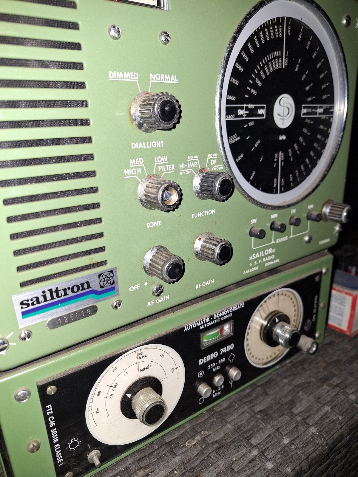 Sailtron Maritieme Radio Ontvanger met Debeg 7480, Ophalen of Verzenden