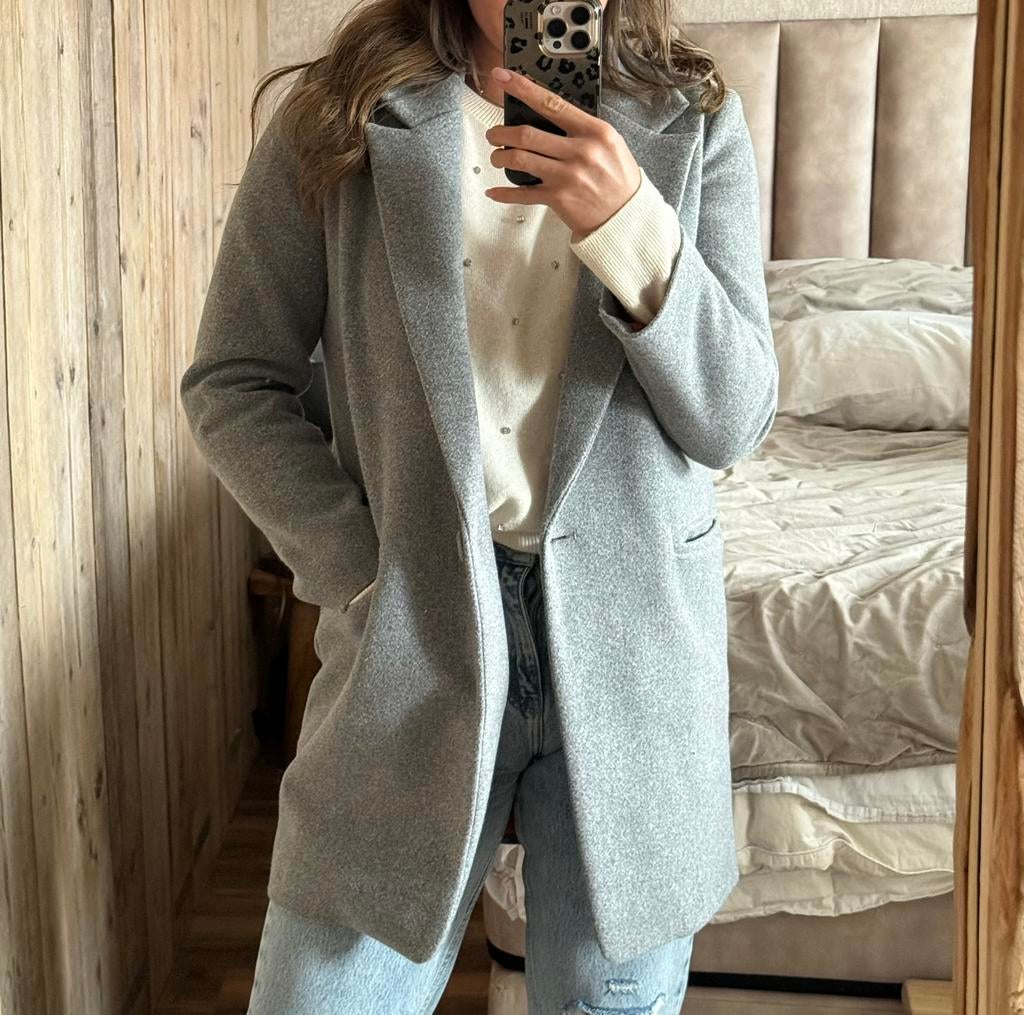 Grijze blazer jas van Mondieux Madame in maat S, Kleding | Dames, Ophalen of Verzenden, Zo goed als nieuw, Maat 36 (S), Grijs