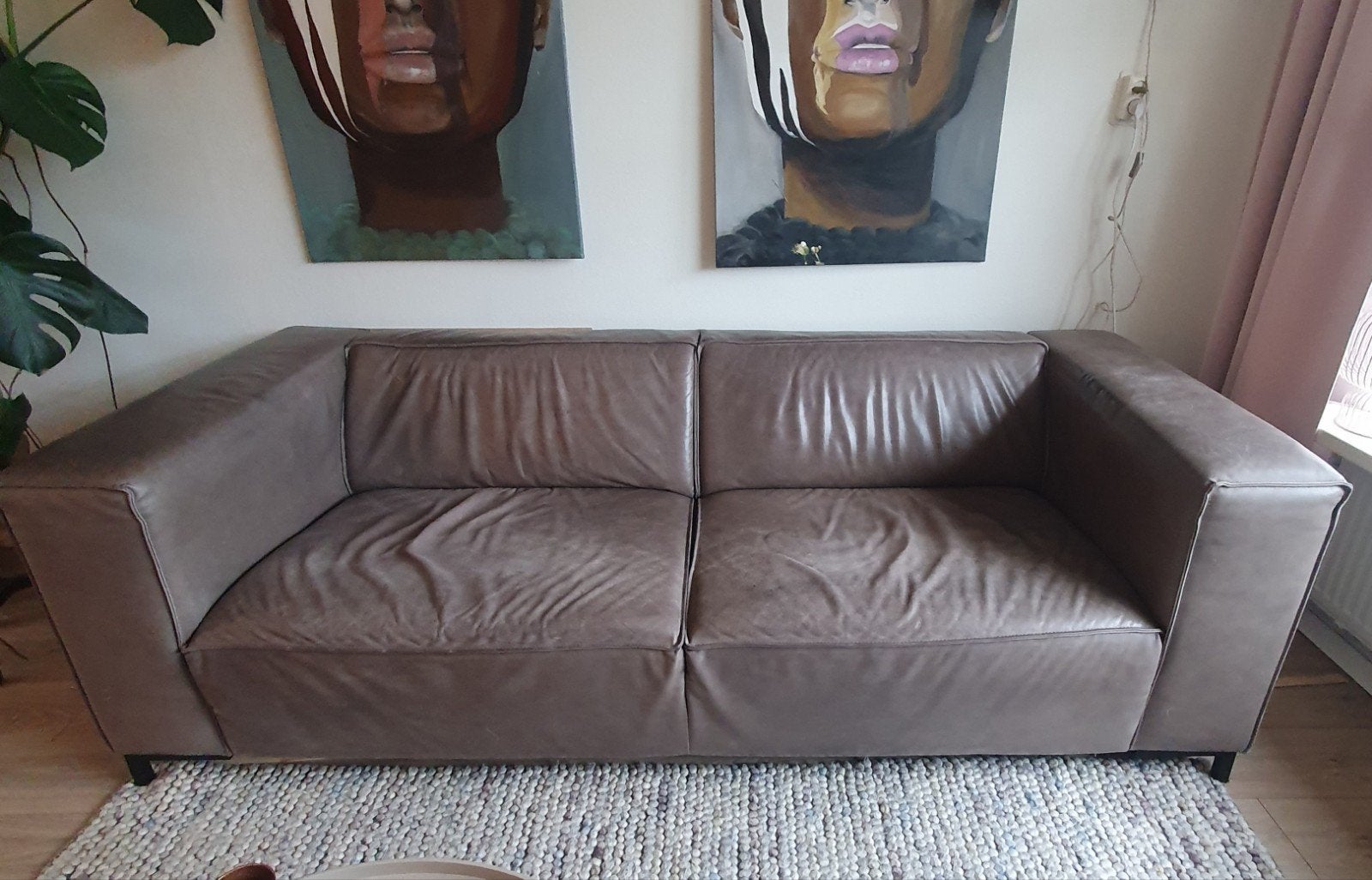 leren 2 zits bank design taupe kleur, Ophalen, Gebruikt, Tweepersoons, 200 tot 250 cm