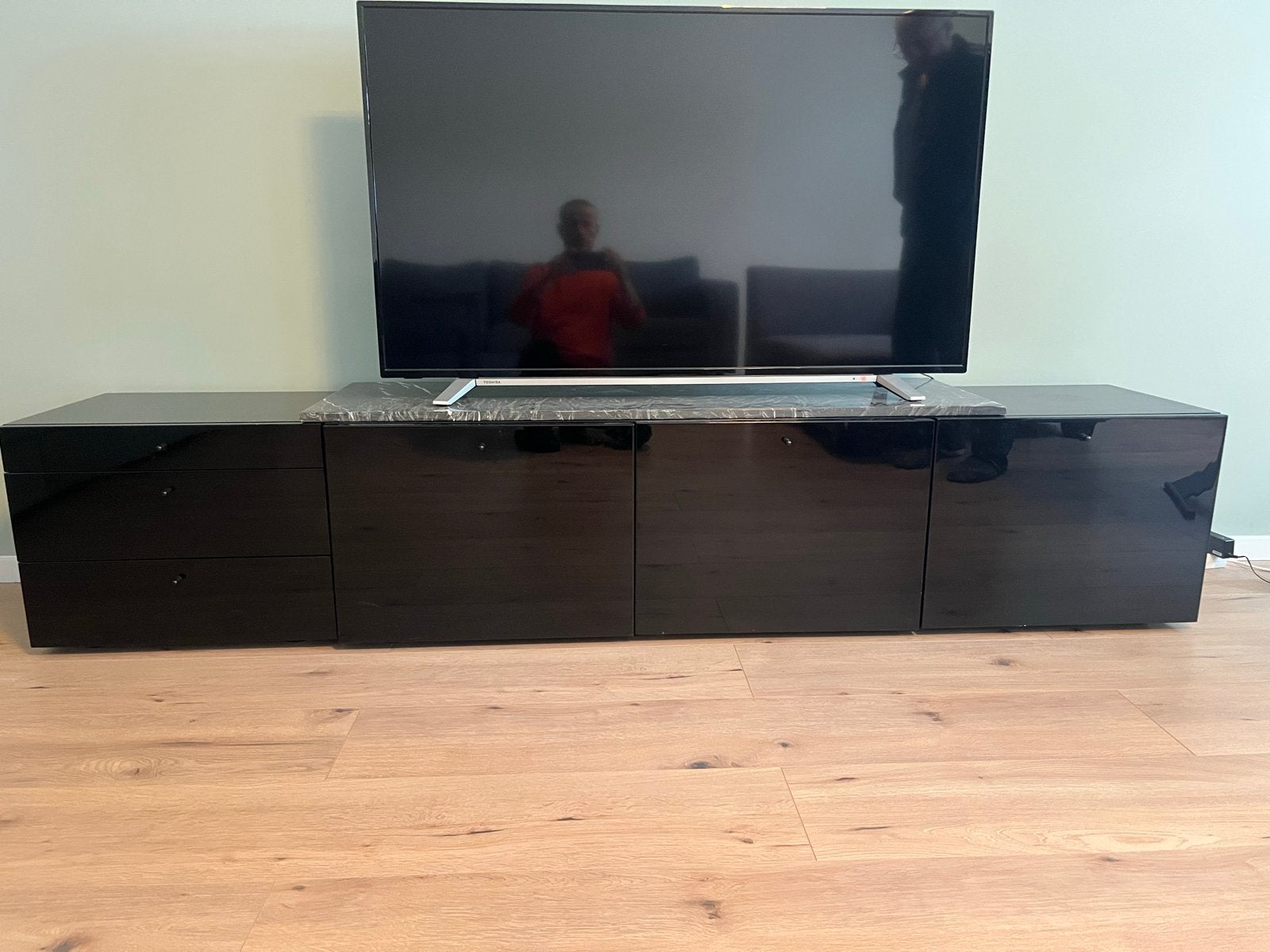 Zwart TV-meubel - 240cm breed, deelbaar, Ophalen, Overige materialen, Gebruikt, 200 cm of meer