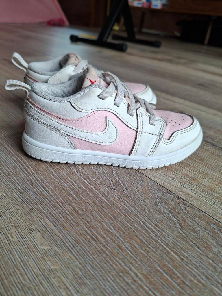 Jordan sneakers met klittenband, maat 27, nog in goede staat, Kinderen en Baby's, Kinderkleding | Schoenen en Sokken, Ophalen of Verzenden