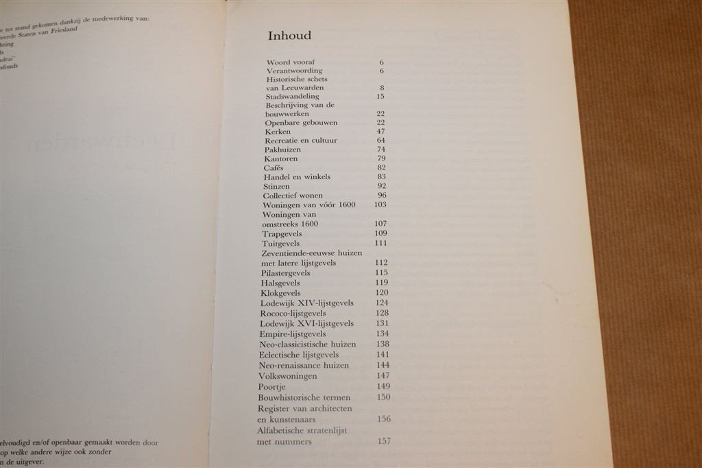 Leeuwarden 700 Jaar Bouwen — Gesigneerd Karstkarel, Boeken, Geschiedenis | Stad en Regio, Ophalen of Verzenden, Gelezen