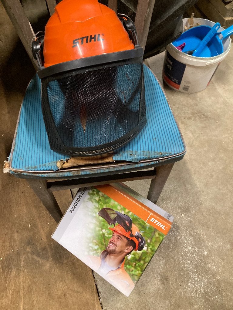 Zaaghelm/ bosbouwhelm Stihl in absolute nieuw staat!!!, Ophalen, Stihl, 70 mm of meer, Overige typen