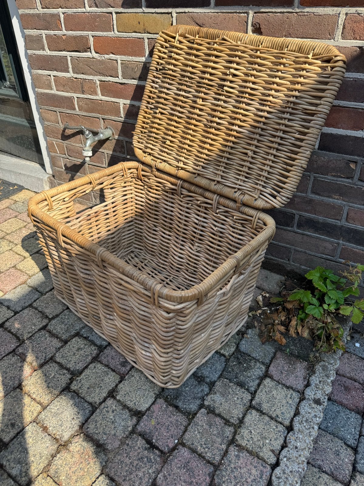 Grote rieten opbergmand met deksel, Huis en Inrichting, Ophalen, Overige materialen, Minder dan 50 cm, Zo goed als nieuw