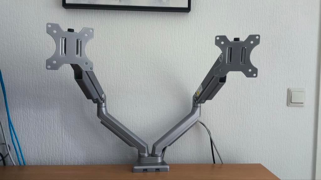 Articona Dual Monitor Arm With USB 3.0 Port, Computers en Software, Monitoren, Ophalen of Verzenden, Zo goed als nieuw, In hoogte verstelbaar