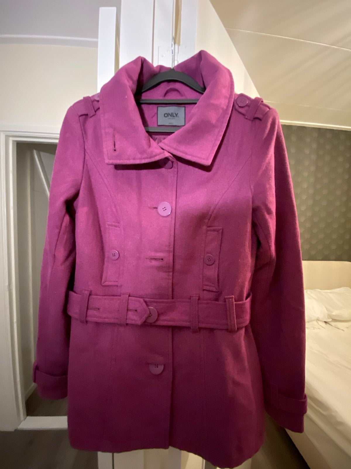 ONLY fuchsia wollen jas met ceintuur, Kleding | Dames, Jassen | Winter, Verzenden, Zo goed als nieuw, Maat 36 (S), Paars