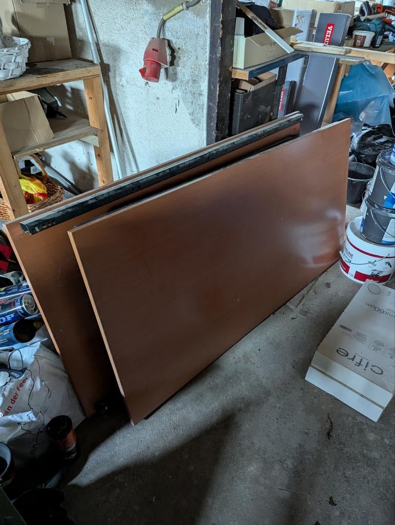 Twee bureau's, Ophalen