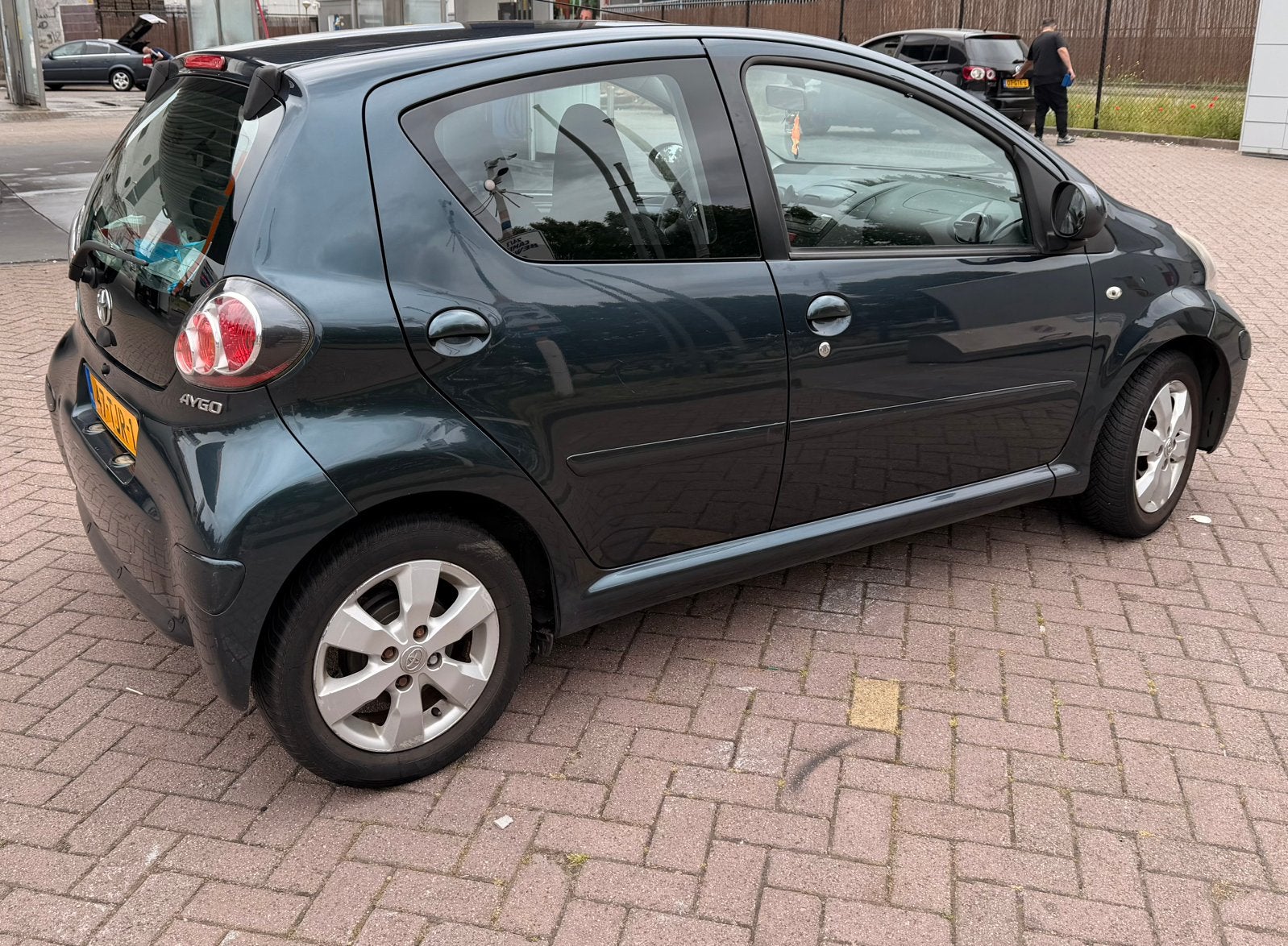 Toyota Aygo | AUTOMAAT | 5DRS | Parkeersensor | Airco, Euro 5, Stof, Zwart, 68 pk