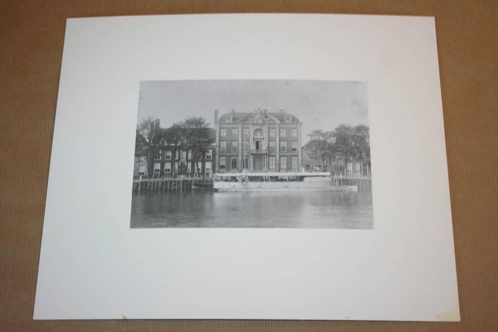 Foto Archief Vlissingen - Het Van Dishoeckhuis 1895, Ophalen of Verzenden, Gelezen