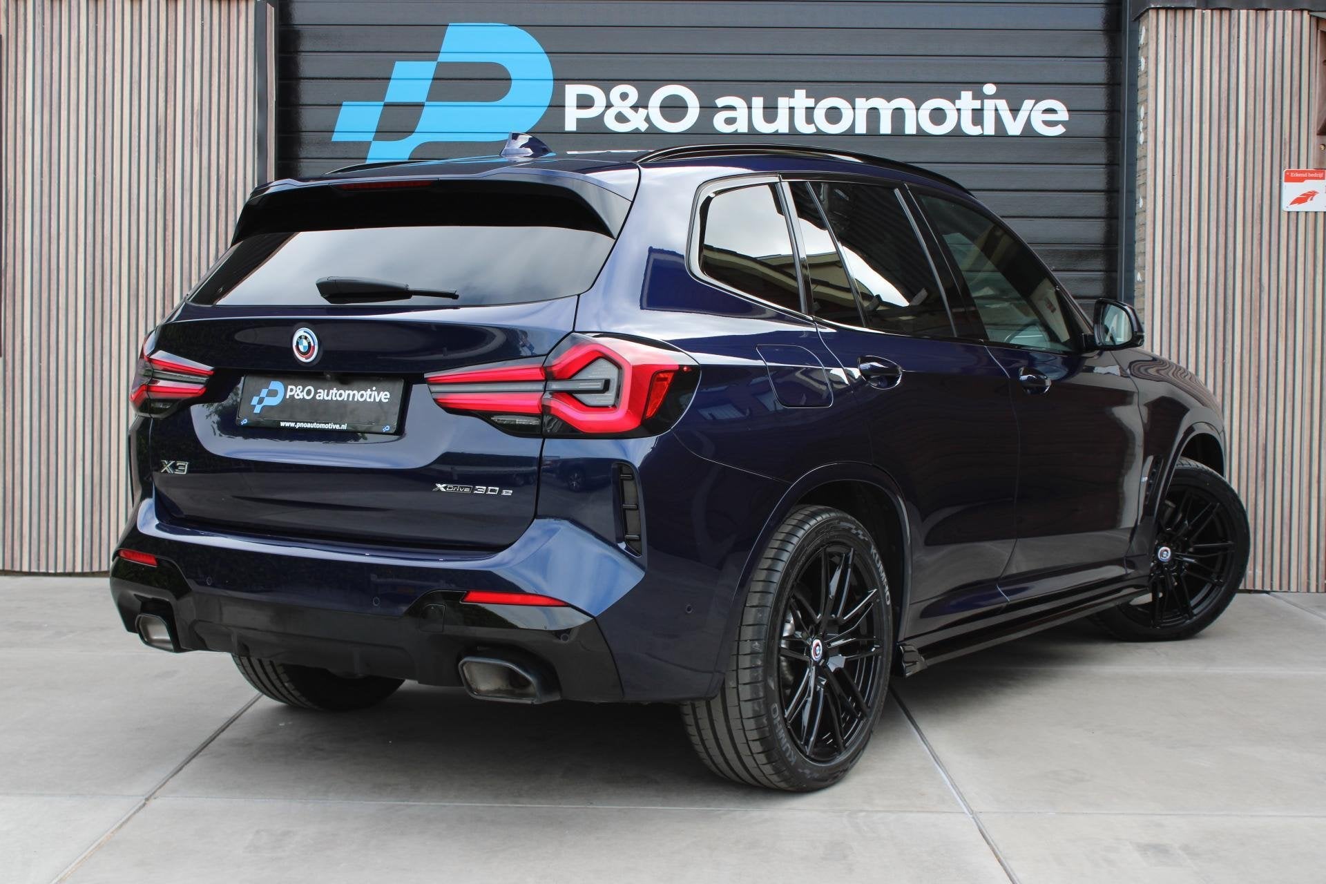 Foto 2 van BMW X3 xDrive30e M sport | Pano | HUD | M seats | Harman/Kar