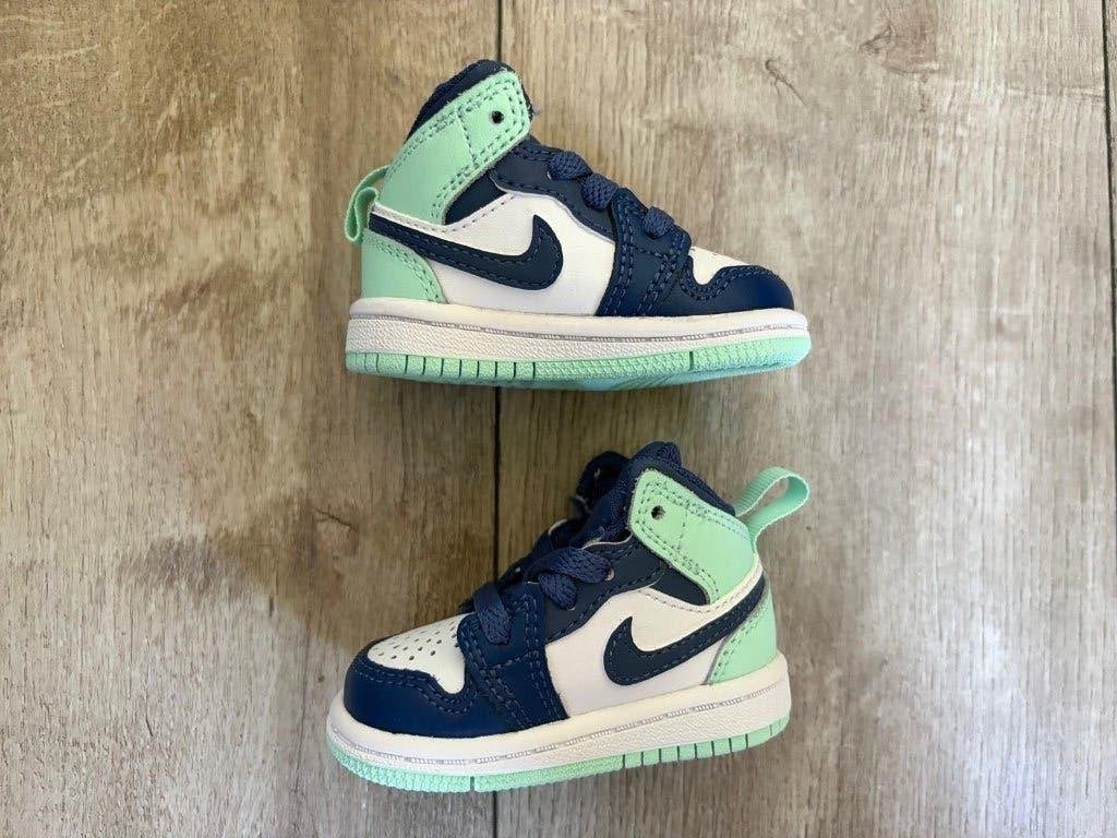 Air Jordan 1 Mid (TD) Mystic Navy / Mint Foam Maat 17 EU, Verzenden, Jongen of Meisje, Schoenen, Nieuw
