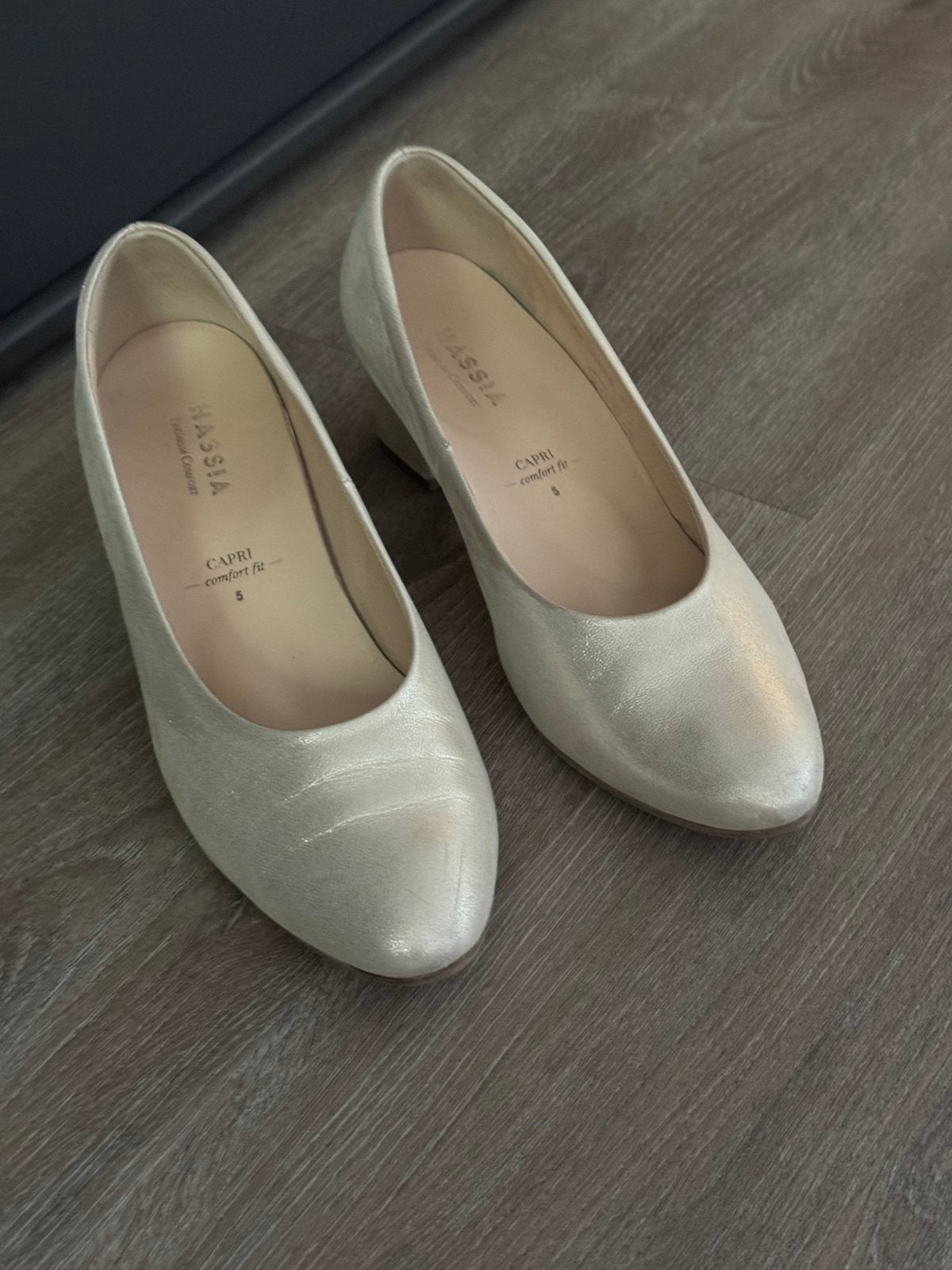 Pumps Hassia creme, Kleding | Dames, Schoenen, Pumps, Overige kleuren, Ophalen of Verzenden, Zo goed als nieuw