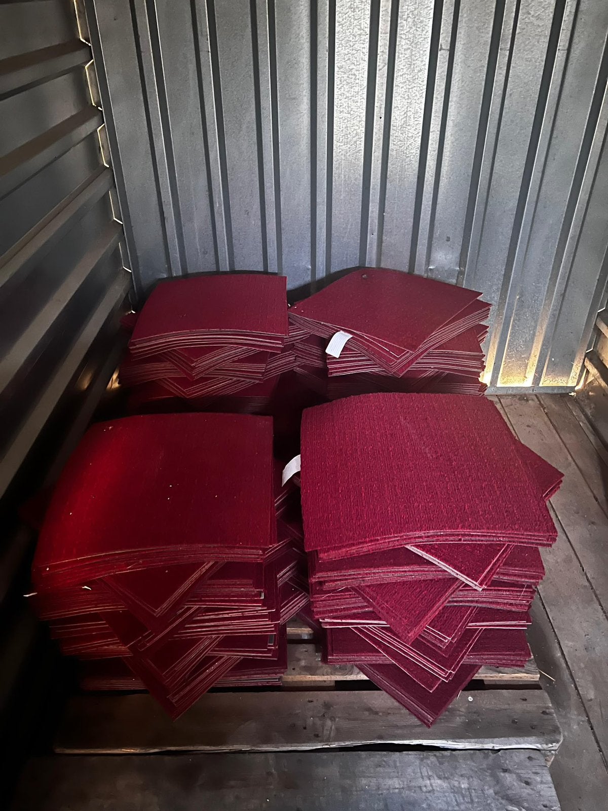 Rode tapijttegels 50x50cm, direct beschikbaar (ca. 1000 st.), Ophalen, Gebruikt, 75 m² of meer, Tapijttegels