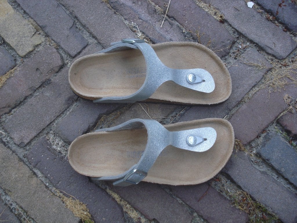GRATIS VERZENDEN NIEUWE ZILVEREN BIRKENSTOCK GIZEH 36, Slippers, Overige kleuren, Verzenden, Nieuw