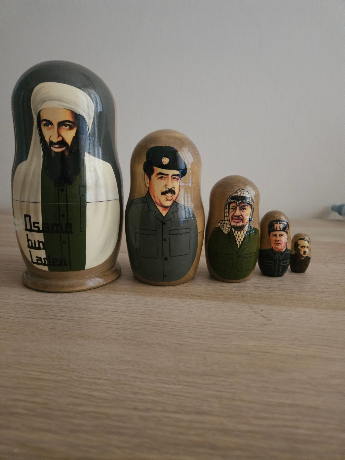 Matroesjka set met Osama bin Laden - 18 cm, Verzamelen, Ophalen of Verzenden, Gebruikt