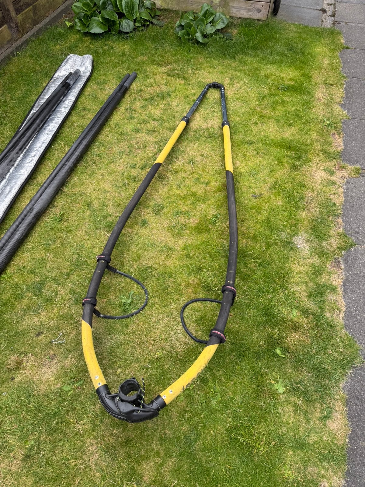 Te Koop: 2 windsurfgieken en masten. Pet stuk v.a. €20, Arrows, Ophalen, Giek, Verstelbaar