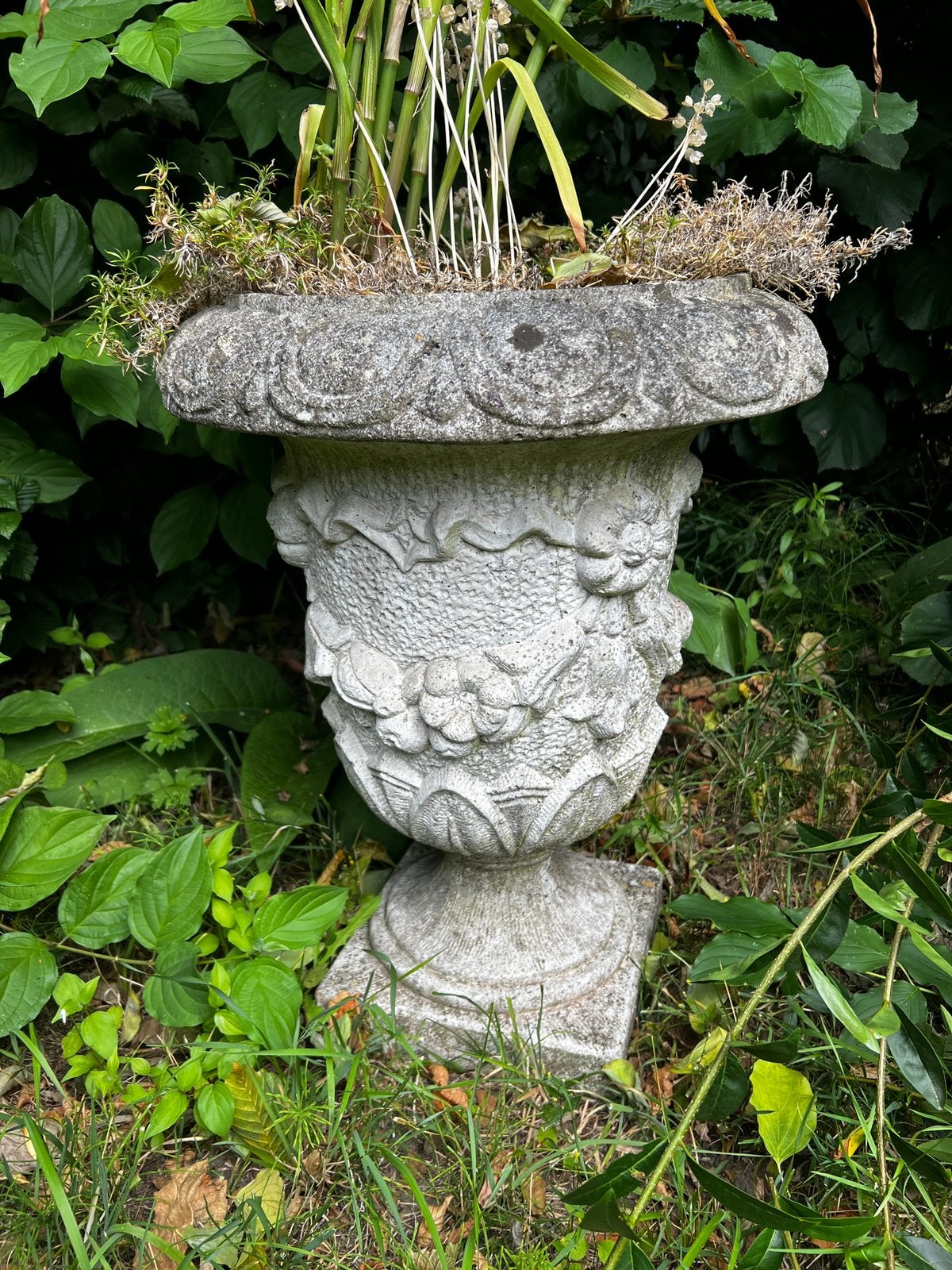 Klassieke tuinvaas / ornament., Ophalen, Steen, Gebruikt, Rond