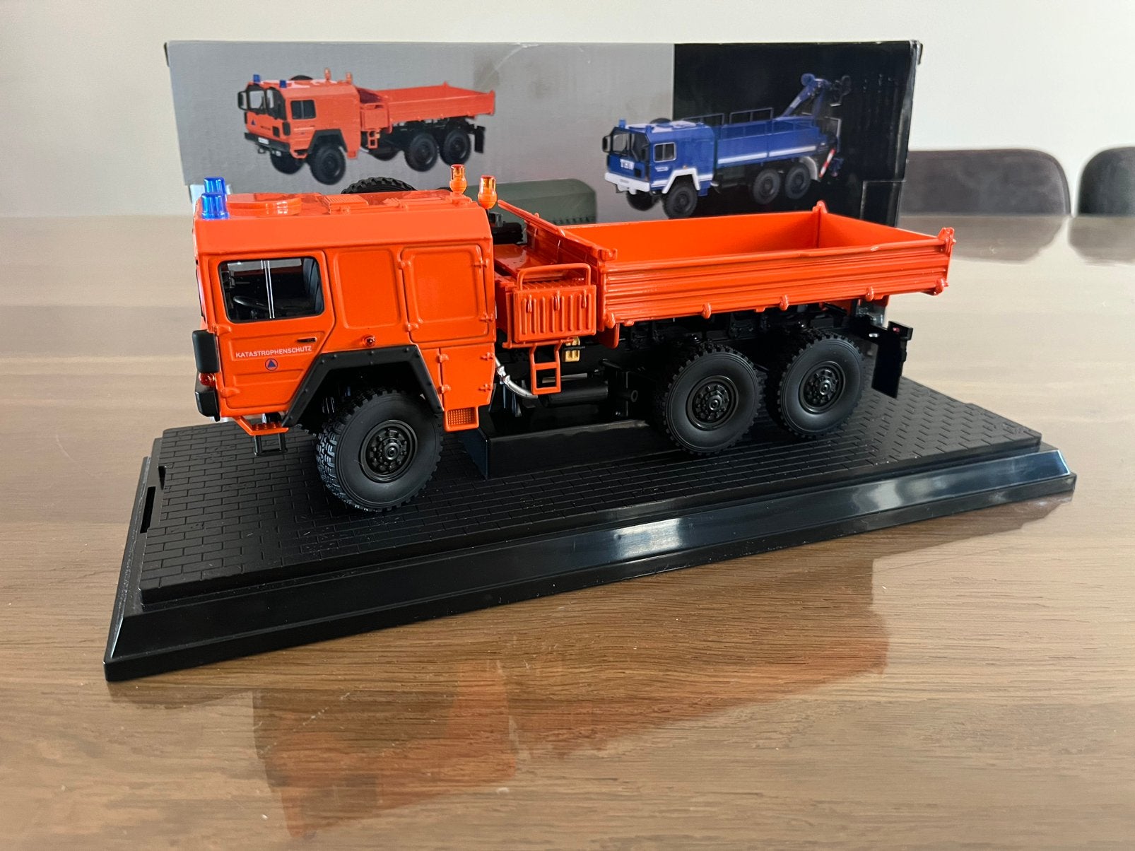 MAN Kat1 6x6 vrachtwagen Schuco Oranje Nieuw, Ophalen of Verzenden, Nieuw, Bus of Vrachtwagen, Schuco