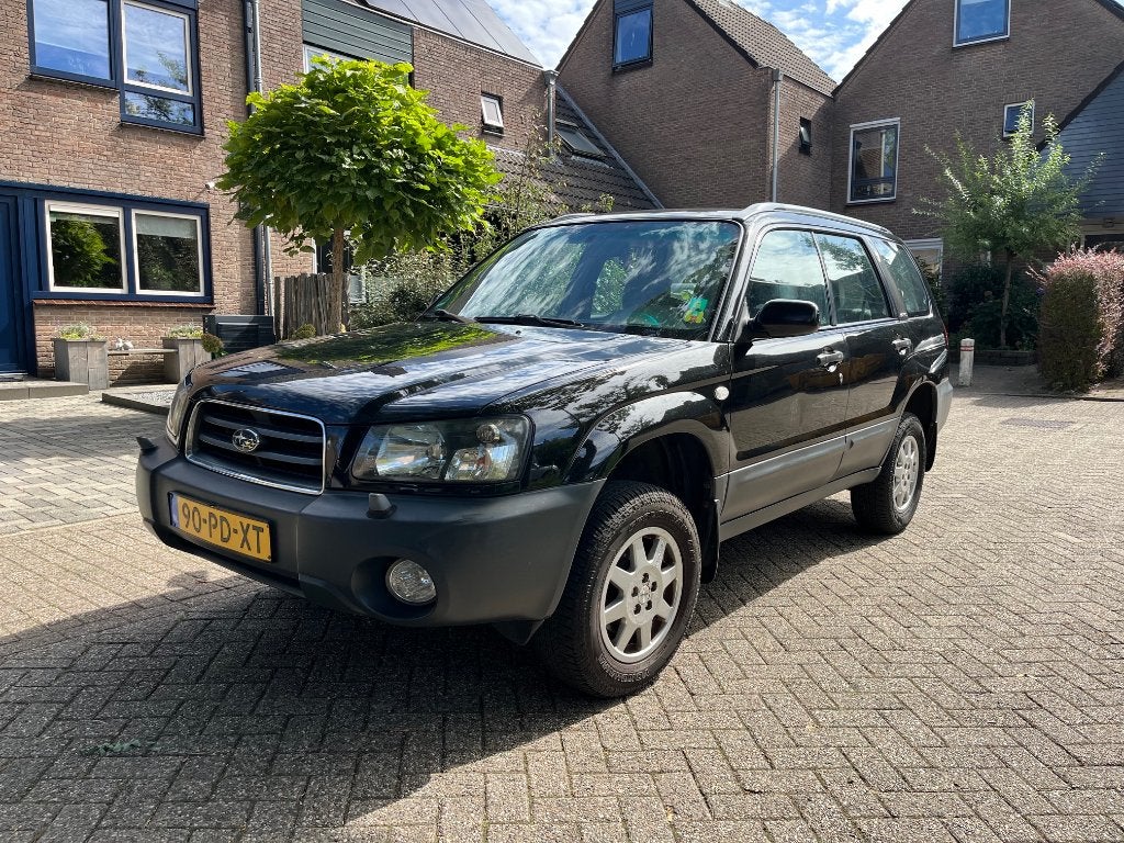 Subaru Forester 2.0 92KW 2004 Zwart AWD verhoogd/gelift, Auto's, Subaru, 1994 cc, 125 pk, 4 cilinders, 715 kg