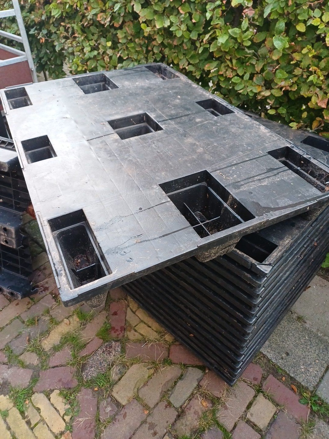 Kunststof pallets roosterpallets, Ophalen