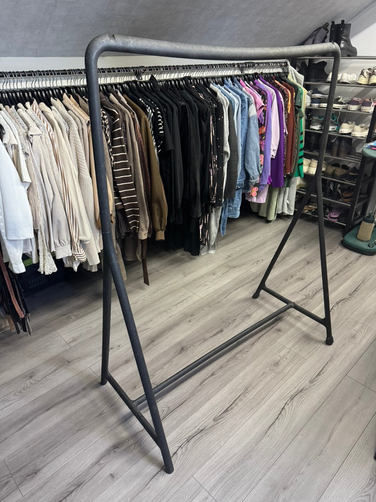 Ikea TURBO Kledingrek, binnen/buiten, zwart, 117x59 cm, Kleding | Dames, Kledingrekken, Ophalen, Met wielen, Gebruikt