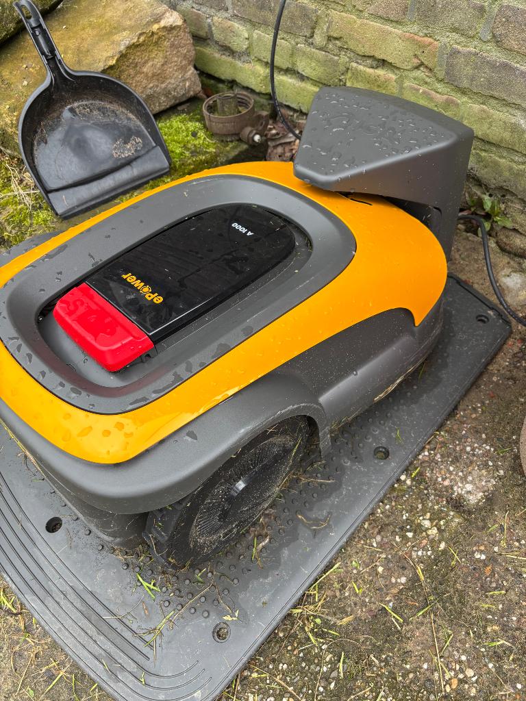 Stiga a 1000 als  nieuw, Tuin en Terras, Robotmaaiers, Ophalen, Bestuurbaar via app, Zo goed als nieuw, Stiga park