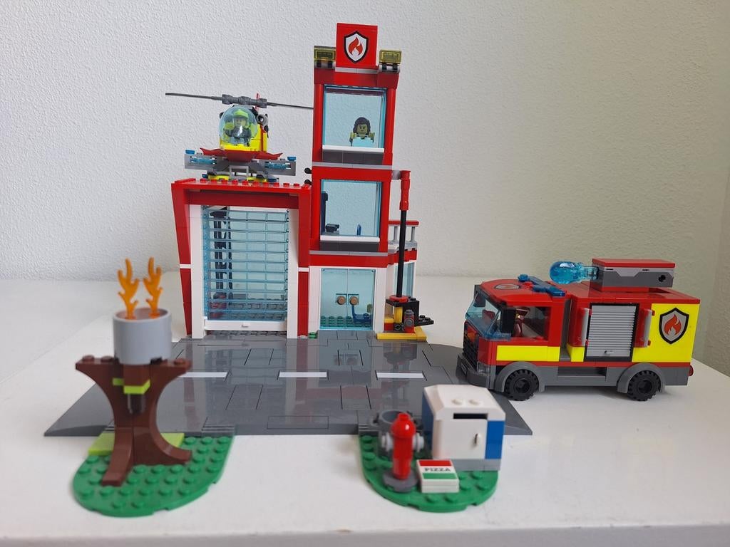 Lego City Brandweerkazerne 60320 met brandweerwagen, Ophalen of Verzenden, Zo goed als nieuw, Complete set, Lego