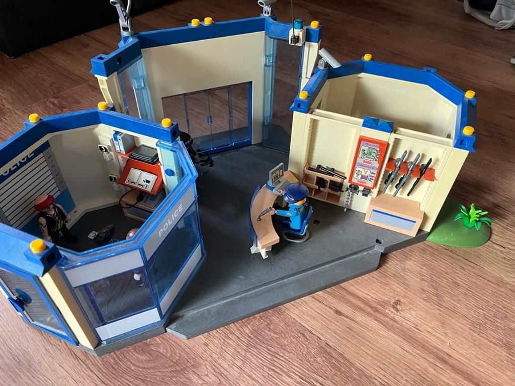Playmobil Politiebureau met accessoires, Ophalen of Verzenden, Gebruikt, Complete set
