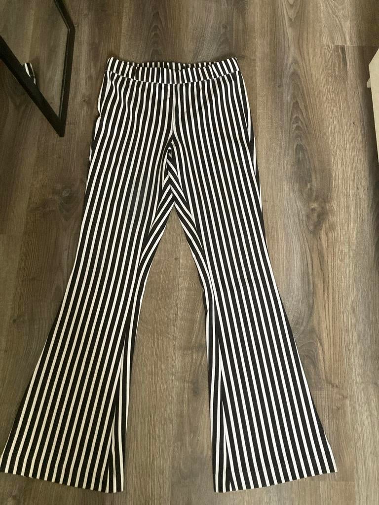 Zwart-wit gestreepte flared broek, Maat 38/40 (M), Zwart, Ophalen of Verzenden, Zo goed als nieuw