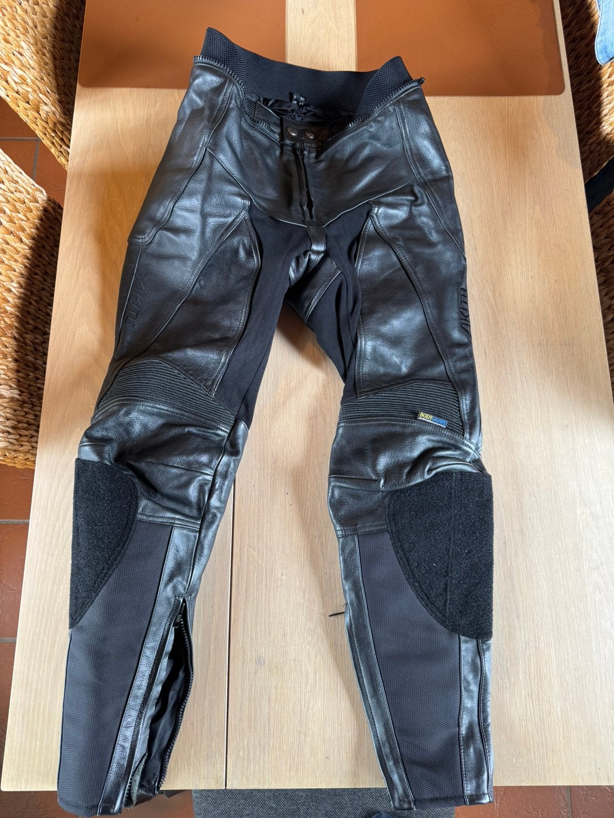 Lederen moterbroek Akito Bodyguard, Motoren, Kleding | Motorkleding, Ophalen, Tweedehands, Dames, Broek | leer