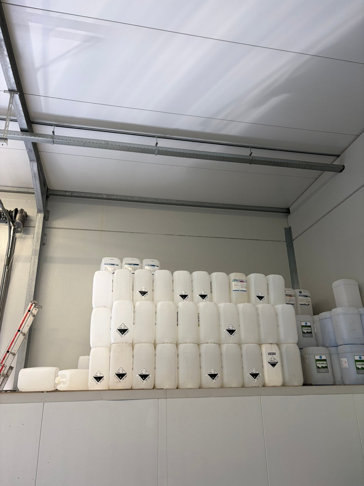 200 lege kannen 25 liter jerrycans cans, Minder dan 75 liter, Ophalen, Zo goed als nieuw, Kunststof